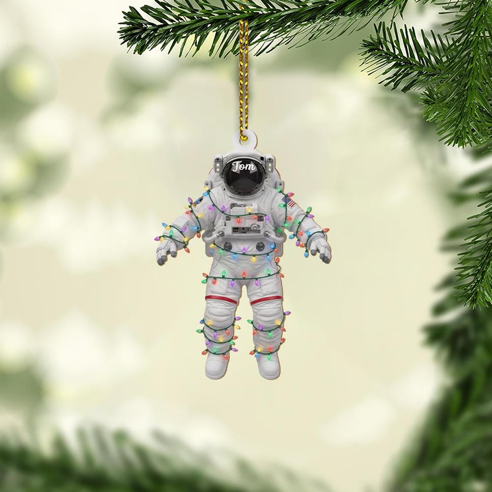 Personalized Astronaut Ornament – Custom Name Christmas Decoration with Space Suit and Holiday Lights