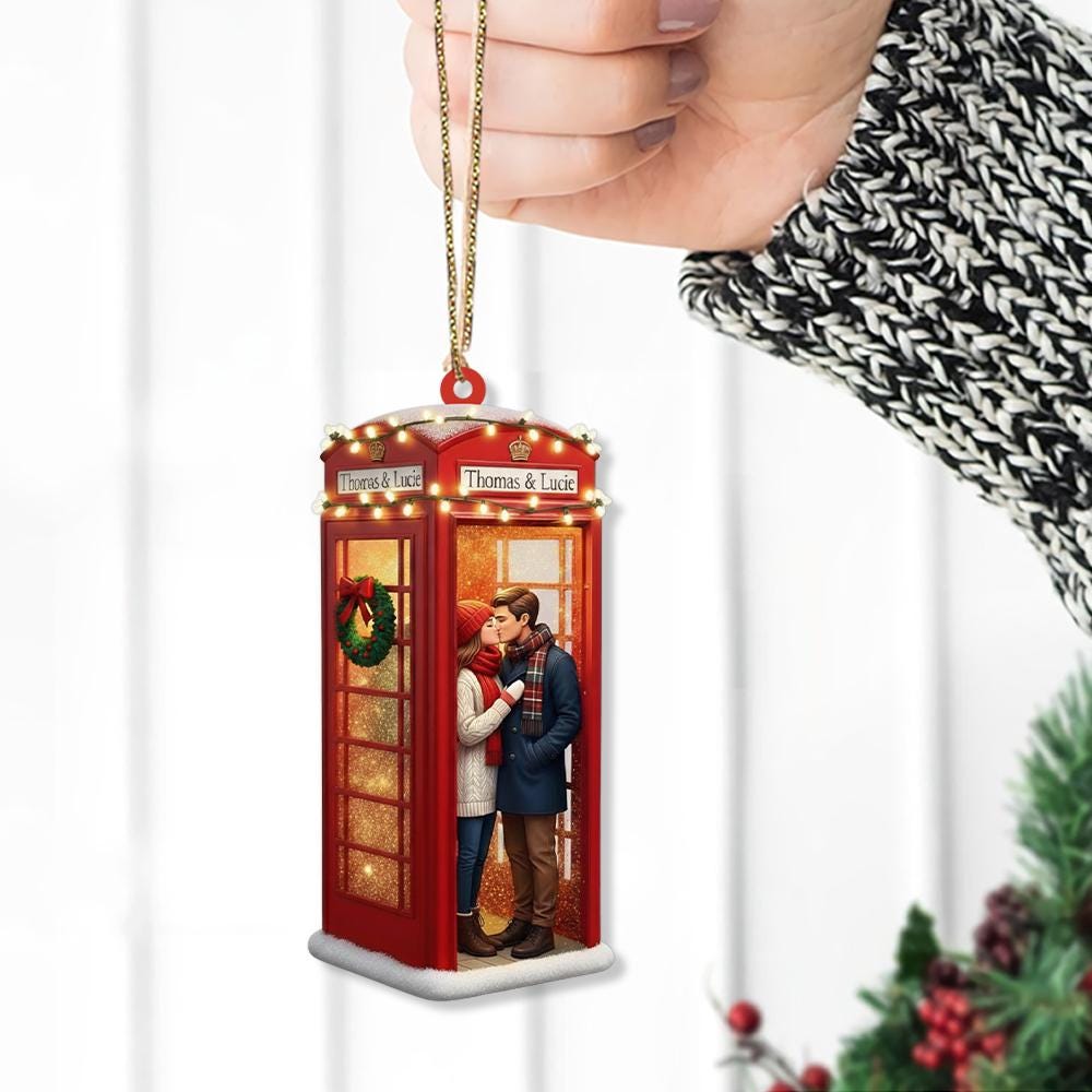 Custom Red Phone Booth Ornament – Personalized Christmas Decoration with Couple Name and Holiday Lights