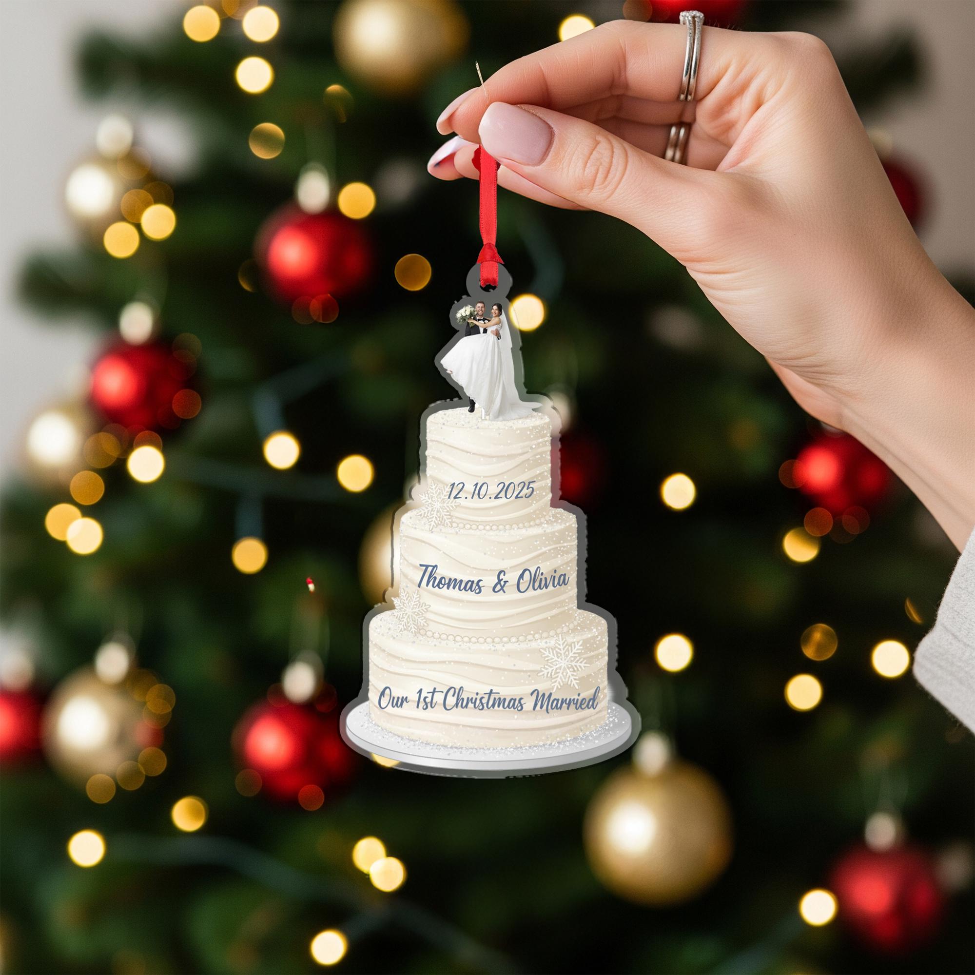 Personalized Wedding Cake Christmas Ornament – Acrylic Hanging Decoration with Bride and Groom Design
