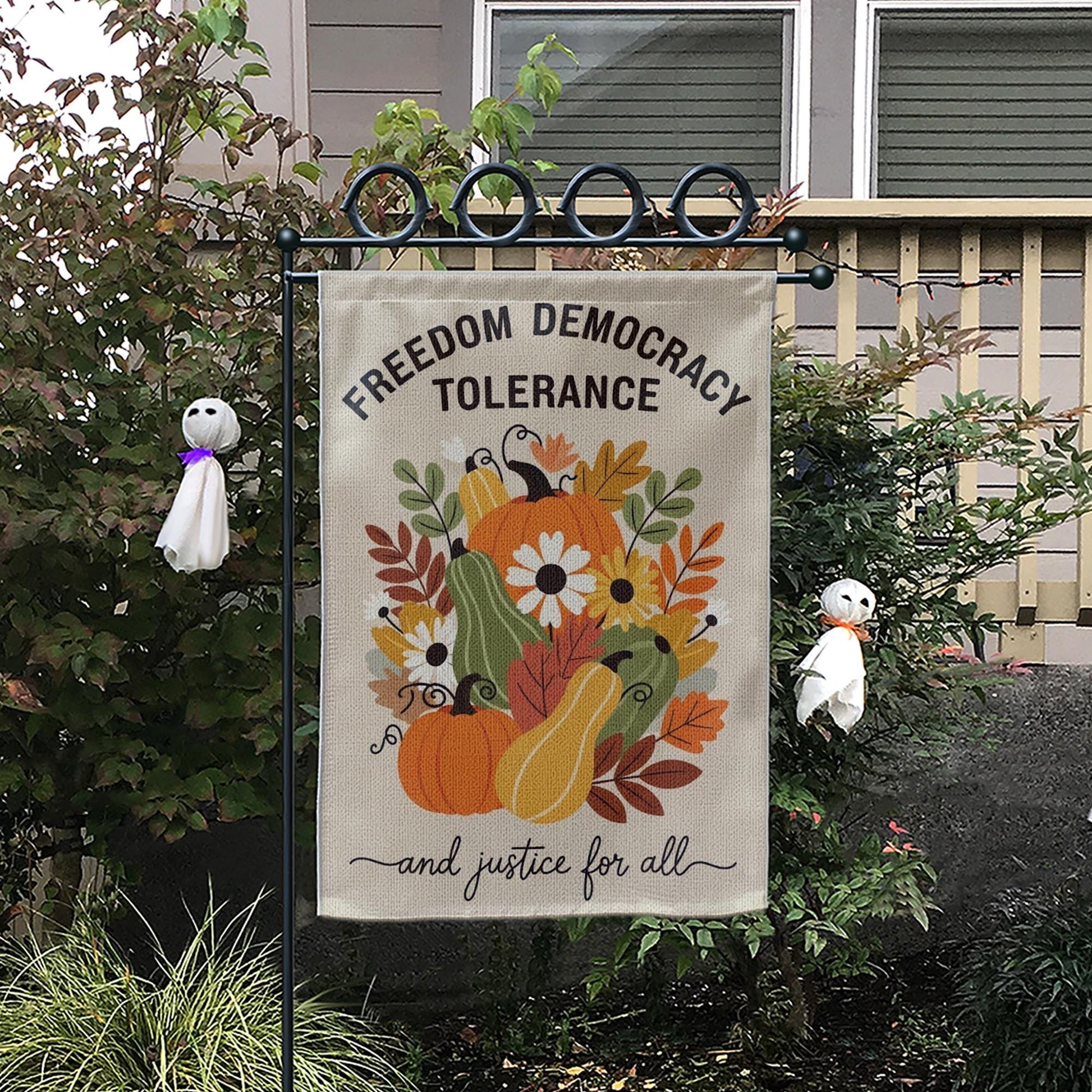 Patriotic Garden Flag – Outdoor Burlap Yard Decoration with Pumpkins and Fall Flowers