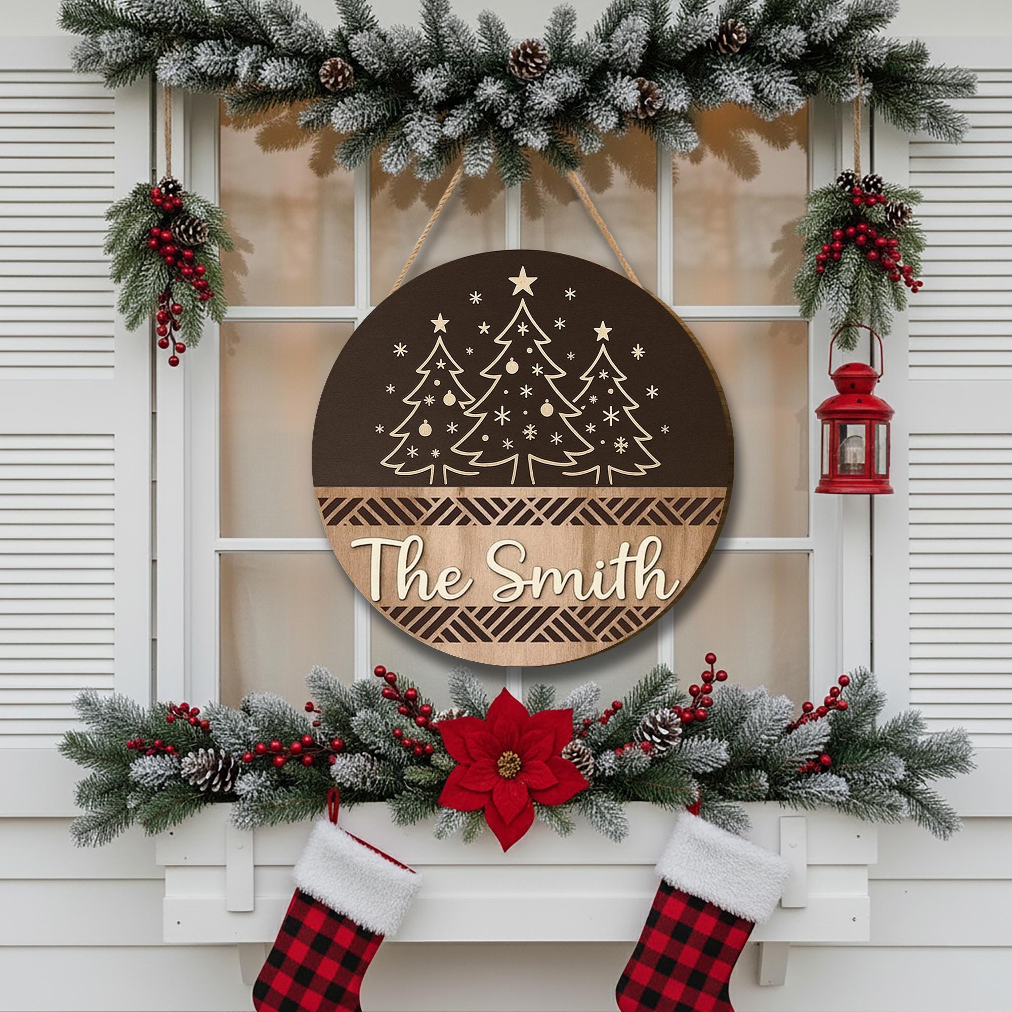 Personalized Family Christmas Door Sign – Rustic Round Wooden Holiday Decor with Custom Name