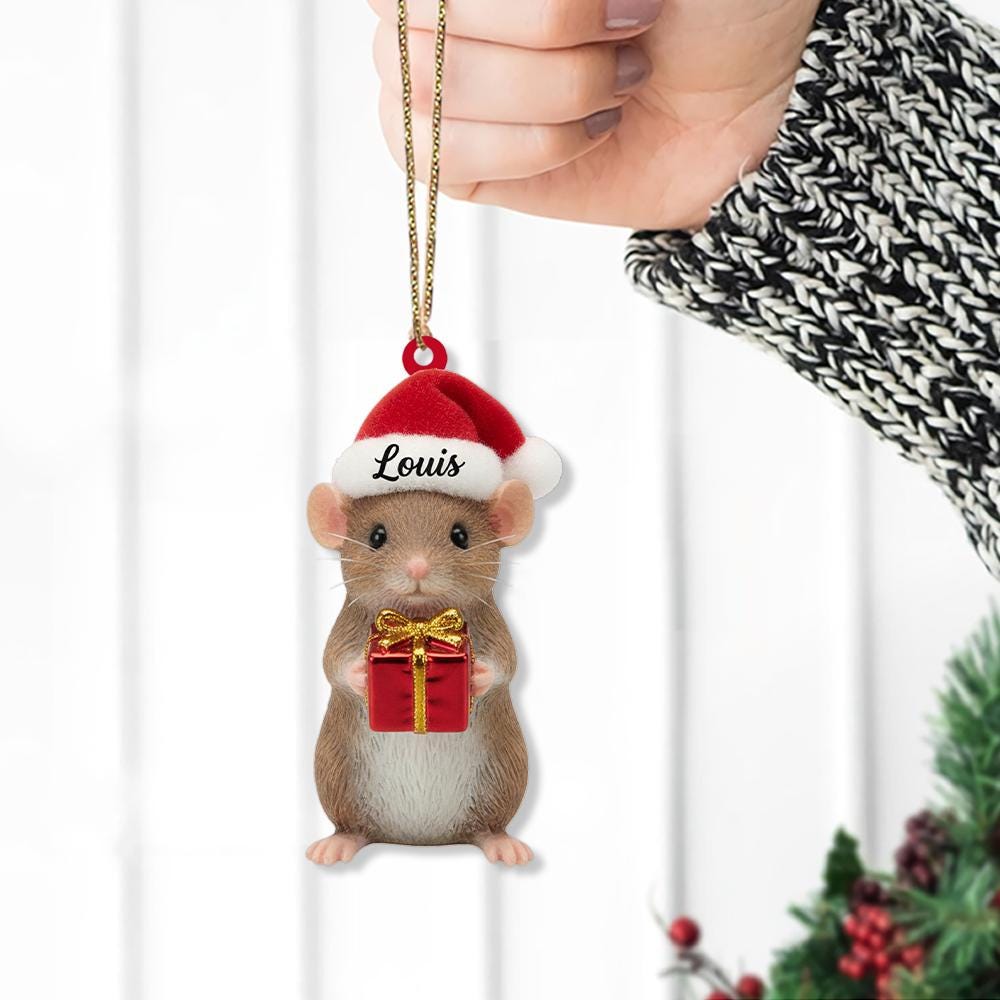 Personalized Mouse Ornament – Custom Name Christmas Decoration with Santa Hat and Gift Box