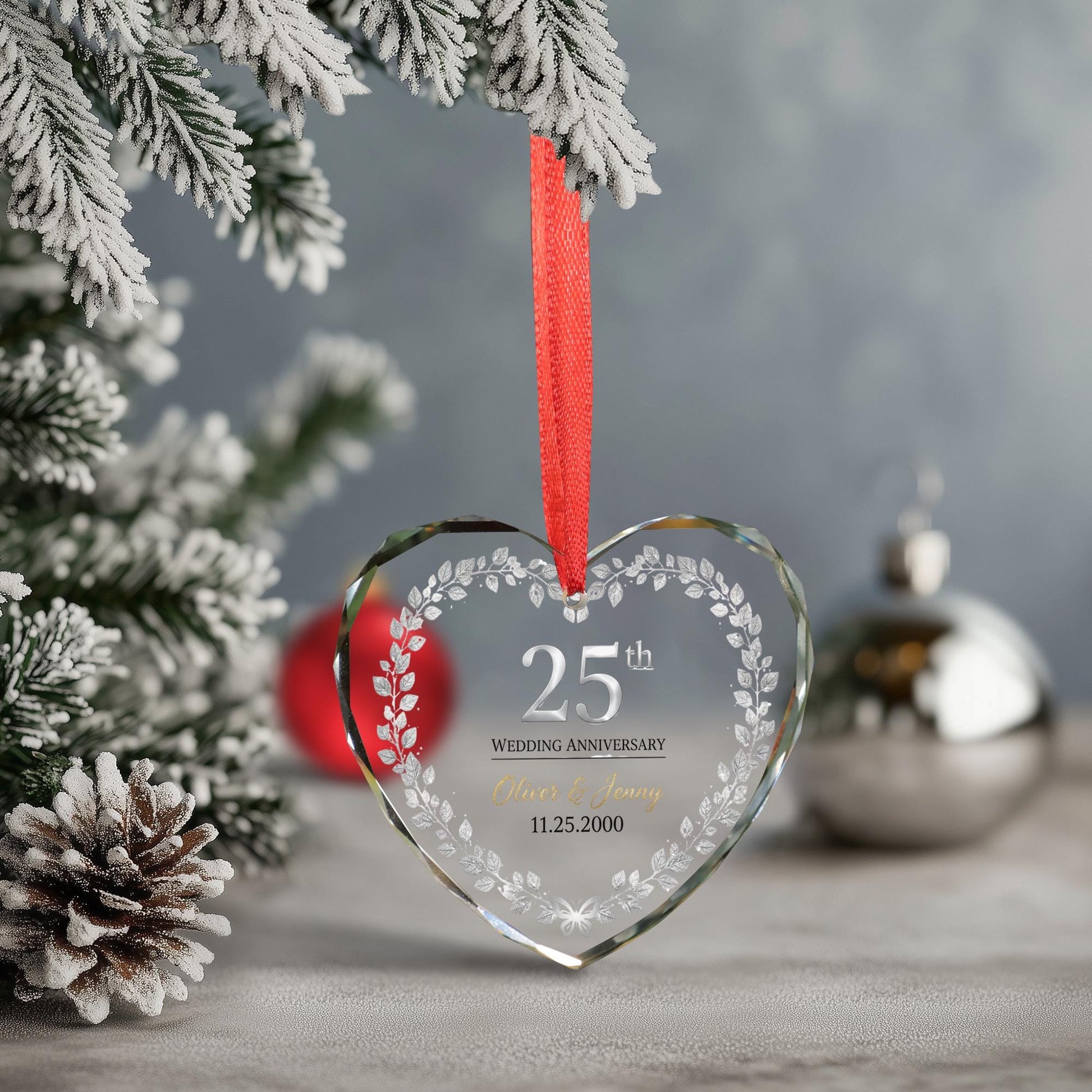 Personalized Glass Ornament – Heart Shaped 25th Wedding Anniversary Decoration with Custom Names and Date