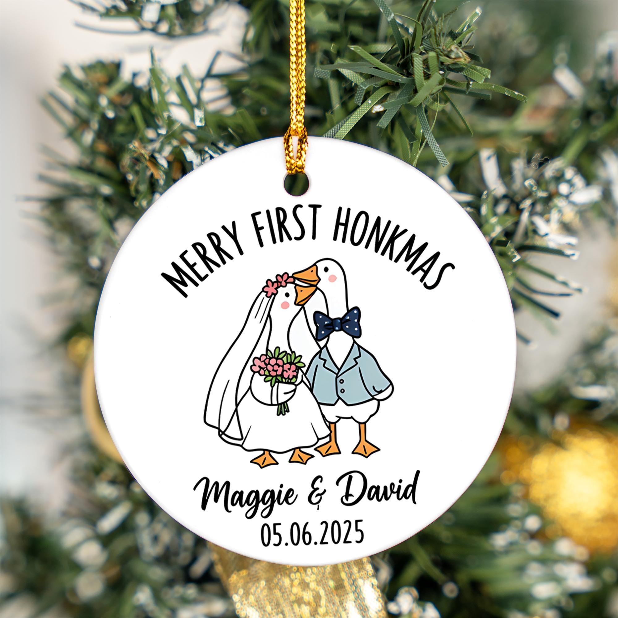 Personalized Goose Ornament – Ceramic Wedding Decoration with Bride and Groom, Merry First Honkmas Design