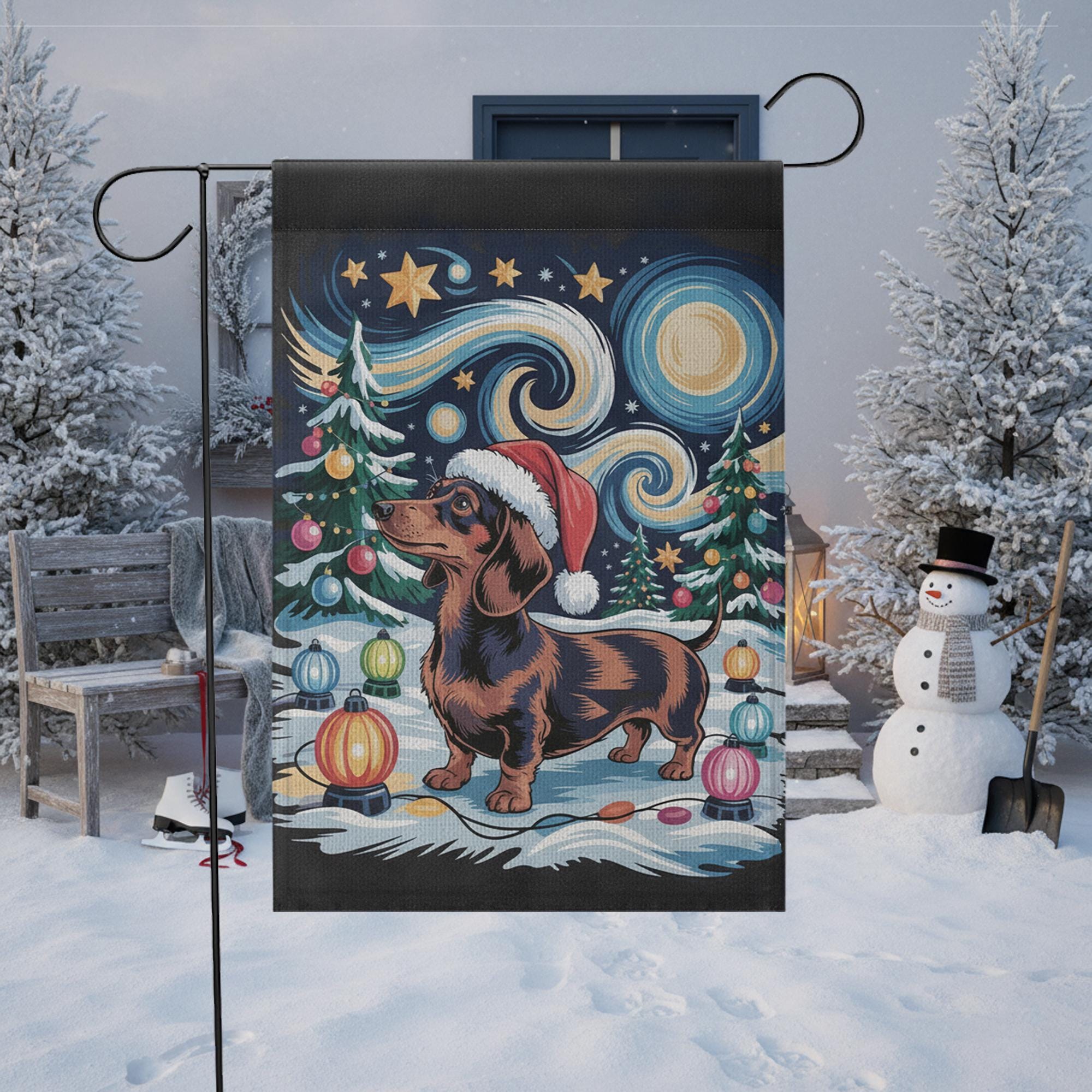 Christmas Dachshund Garden Flag – Outdoor Yard Banner with Santa Hat and Festive Lights Design