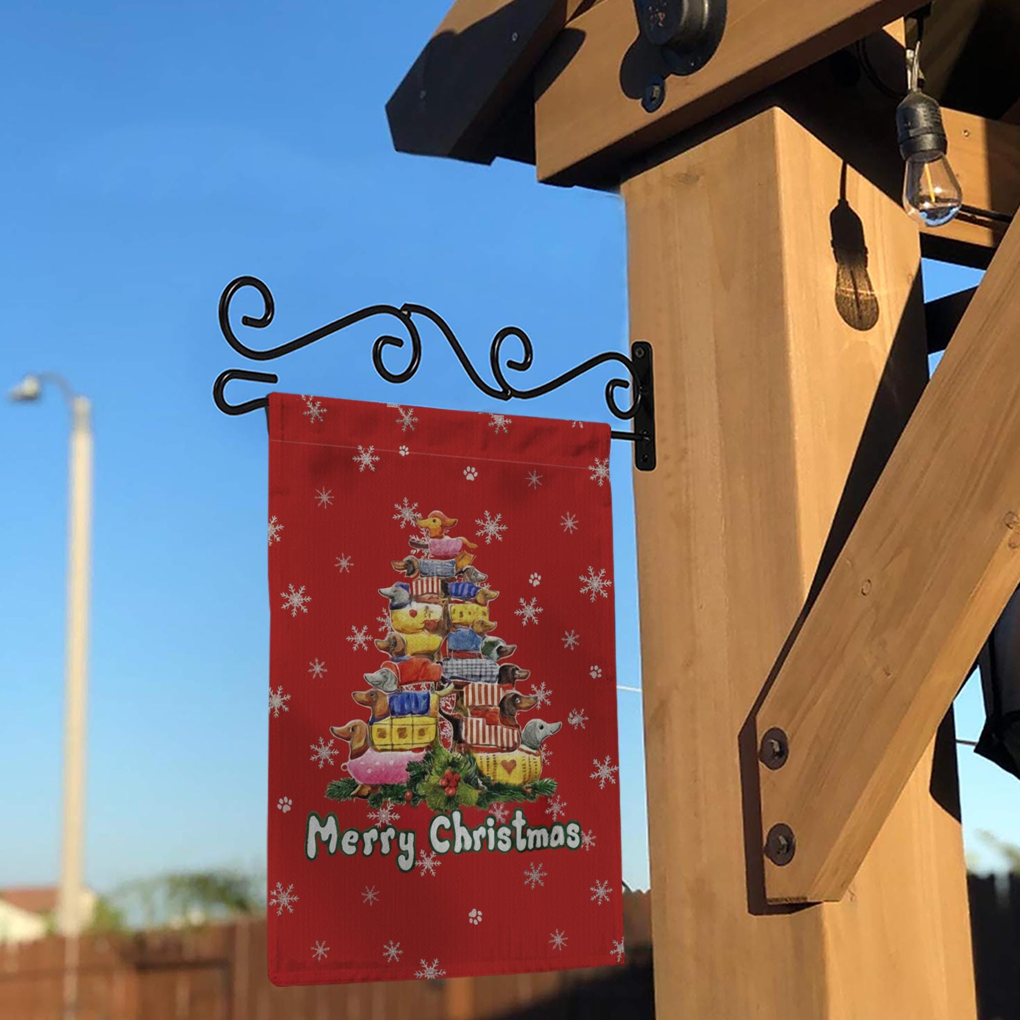 Christmas Dachshund Garden Flag – Merry Christmas Outdoor Yard Banner with Dog and Gift Design