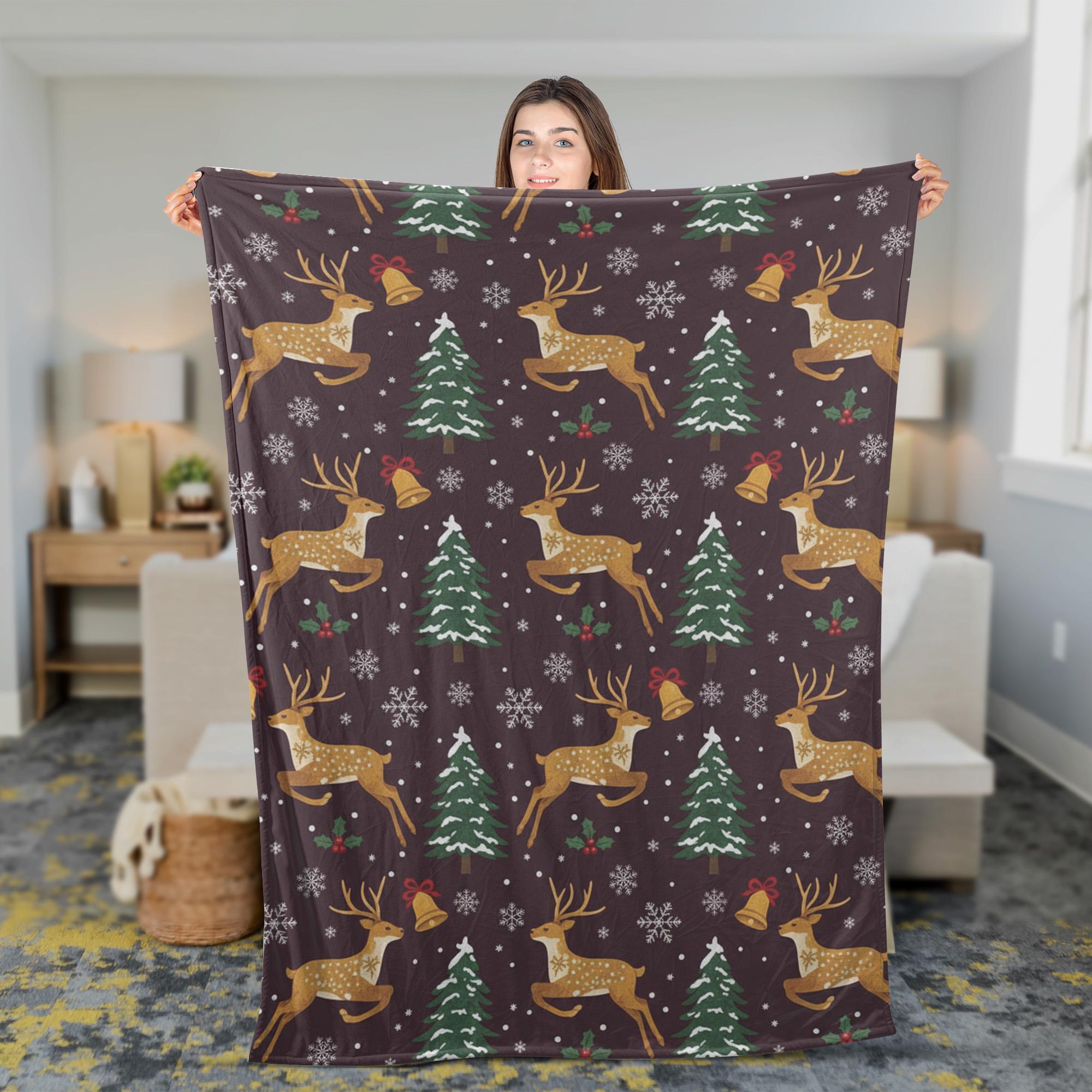 Reindeer Fleece Blanket: Holiday Christmas Tree Throw