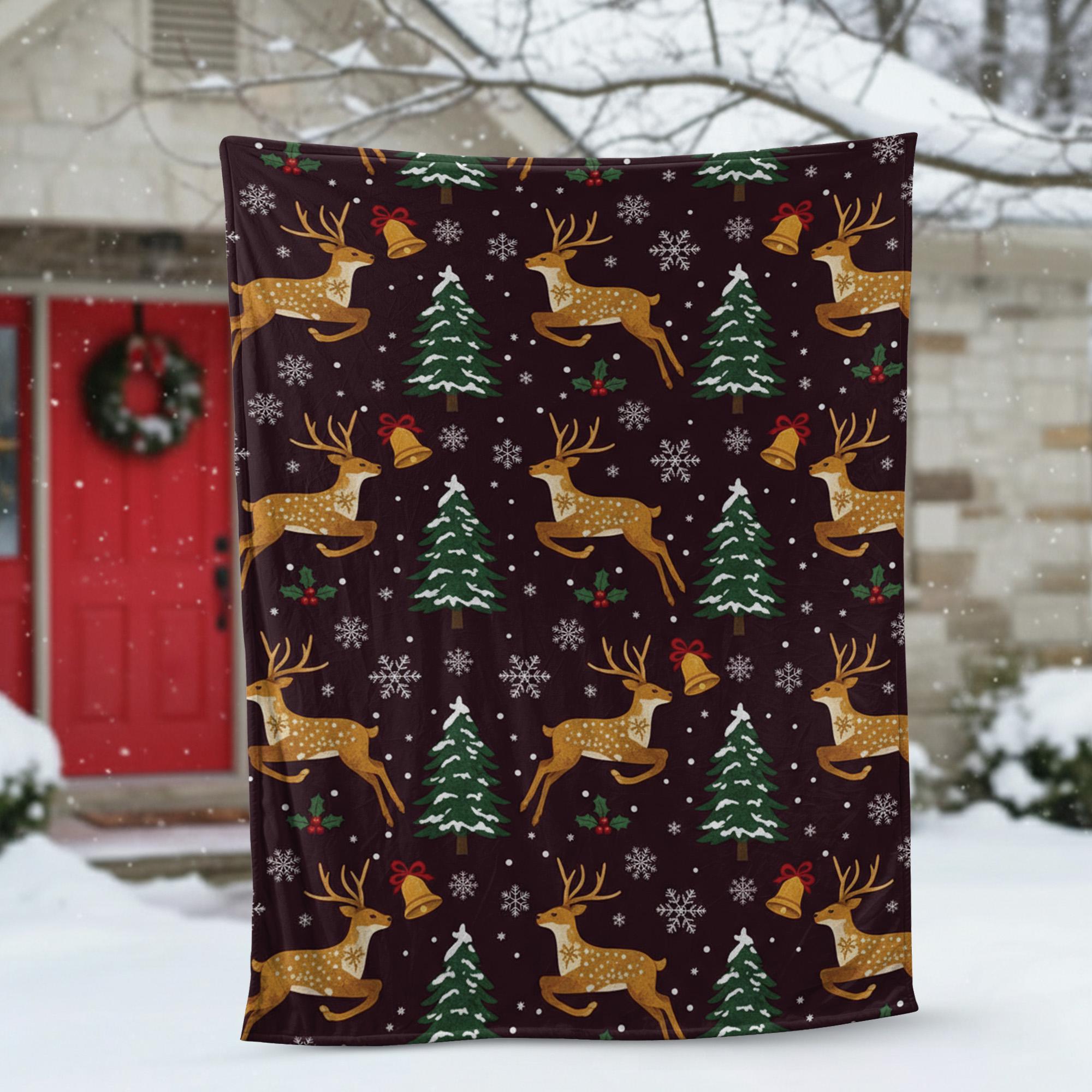 Reindeer Fleece Blanket: Holiday Christmas Tree Throw