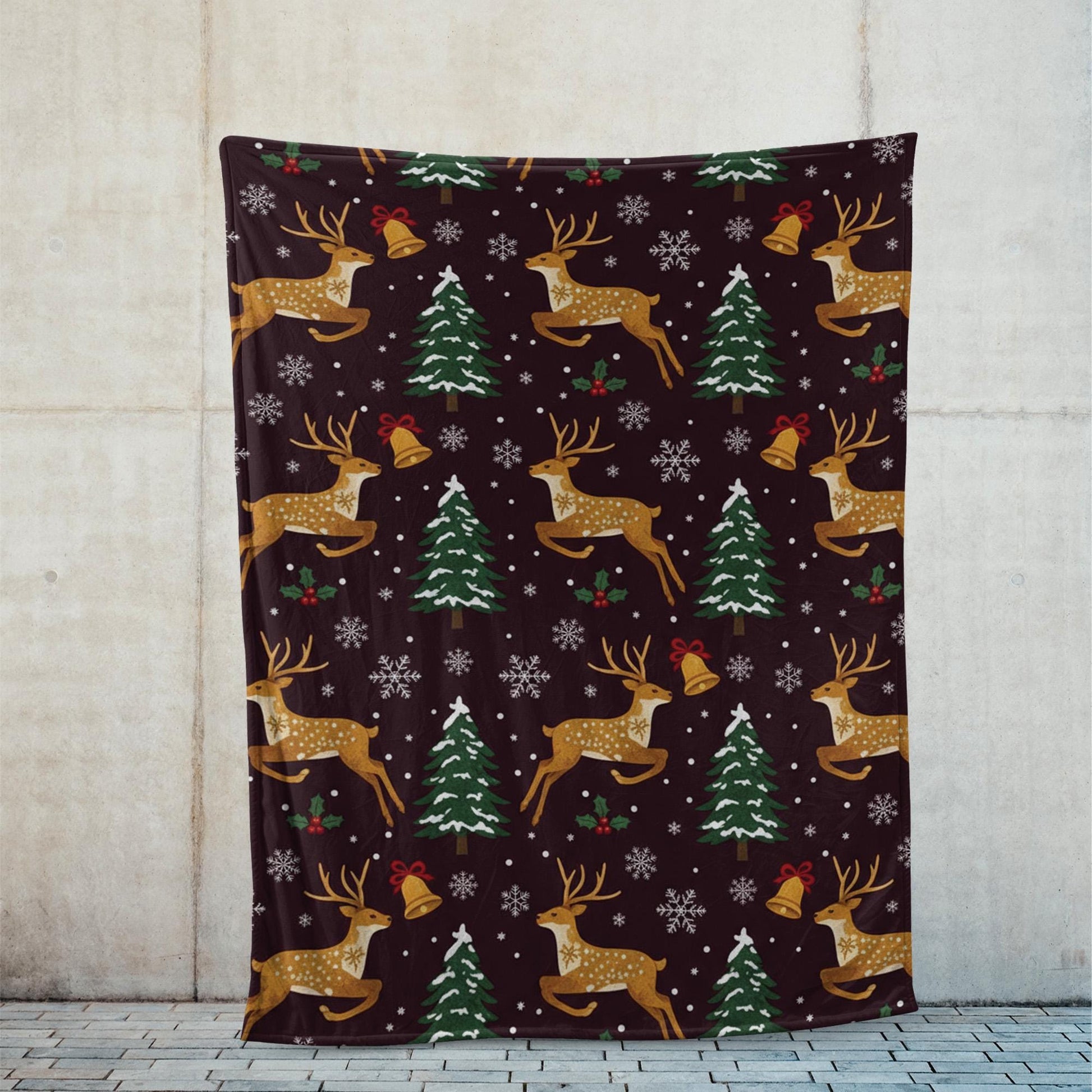 Reindeer Fleece Blanket: Holiday Christmas Tree Throw